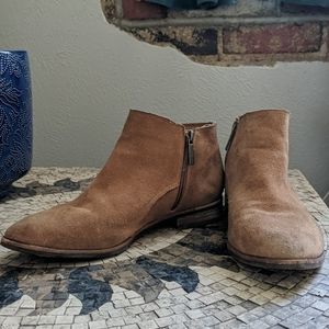 Suede/leather tan booties